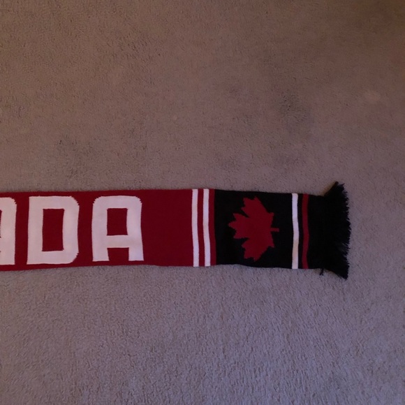 Canadian Olympic Scarf - Picture 2 of 4